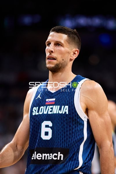 Aleksej Nikolić (6; Slowenien) auf dem Court