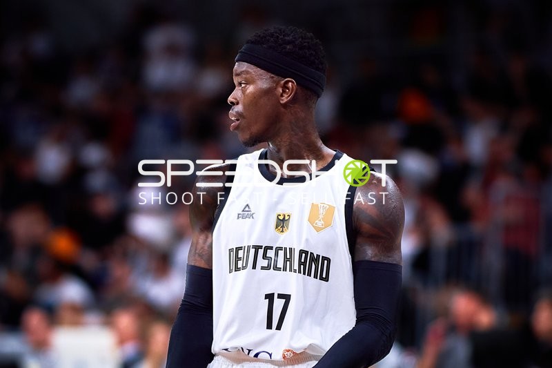 Dennis Schröder (17; Deutschland) auf dem Court