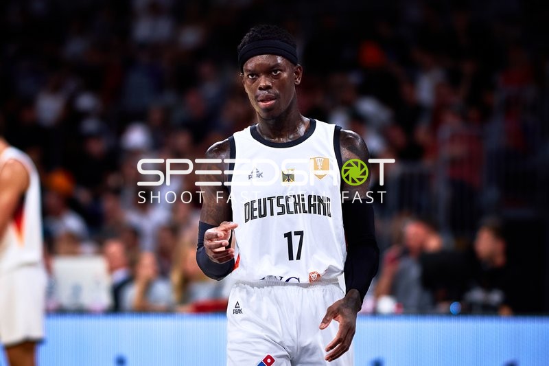 Dennis Schröder (17; Deutschland) auf dem Court