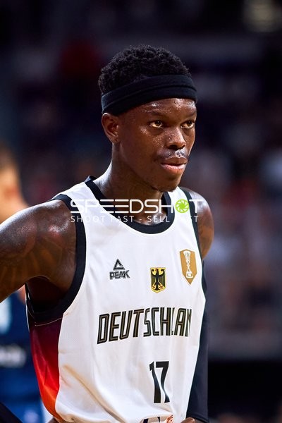 Dennis Schröder (17; Deutschland) auf dem Court