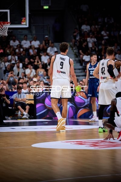 Franz Wagner (9; Deutschland) und Andreas Obst (42; Deutschland) auf dem Court