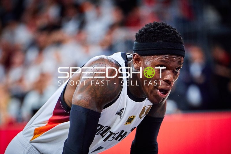 Dennis Schröder (17; Deutschland) auf dem Court