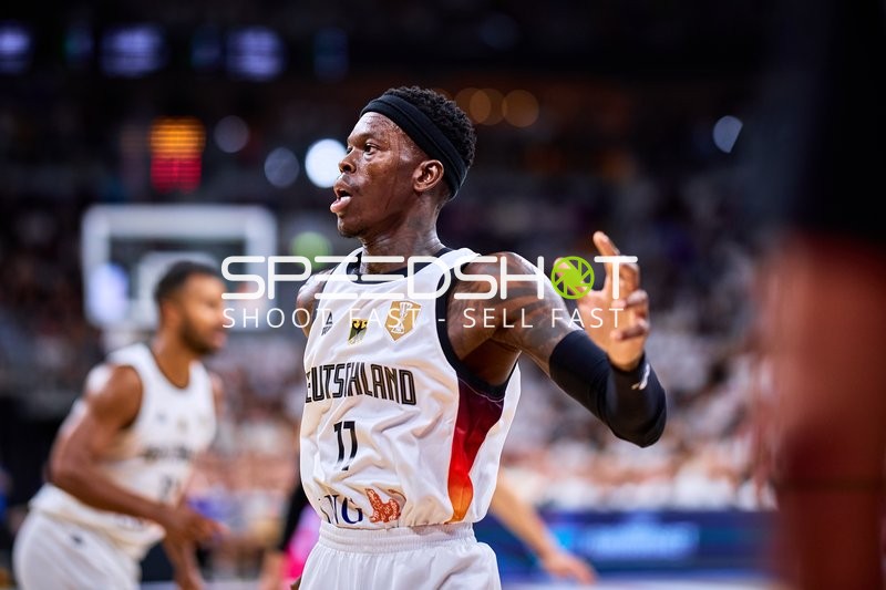 Dennis Schröder (17; Deutschland) auf dem Court