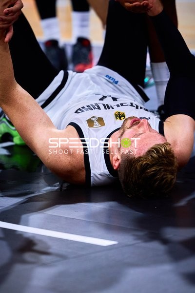 Leon Kratzer (34; Deutschland) am Boden