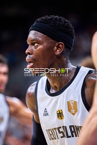 Dennis Schröder (17; Deutschland) auf dem Court