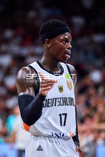 Dennis Schröder (17; Deutschland) auf dem Court