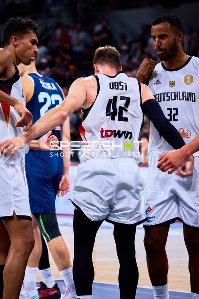 Andreas Obst (42; Deutschland) und Johannes Thiemann (32; Deutschland) auf dem Court