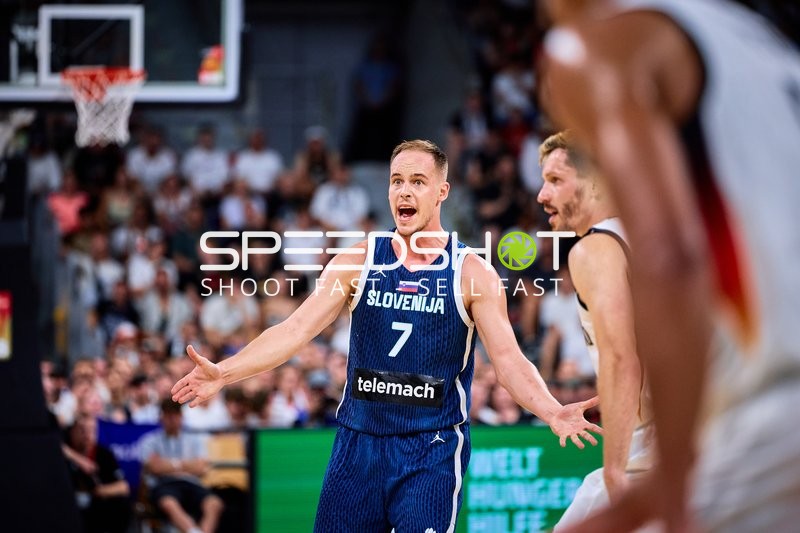 Mehrere Spieler im Zweikampf