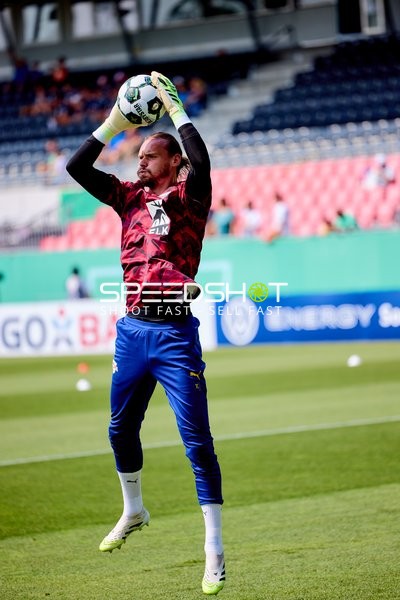 Torwart Maarten Vandevoordt (26; RB Leipzig) im Aufwärmen