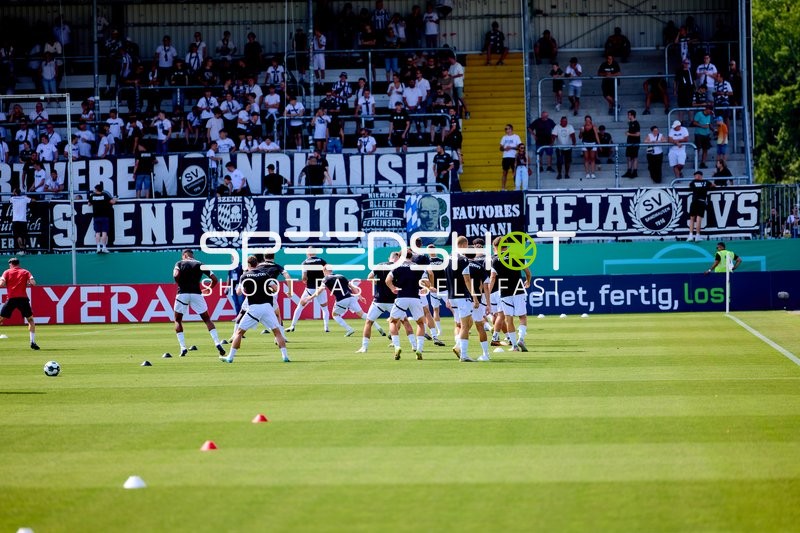 SV Sandhausen beim Aufwärmen