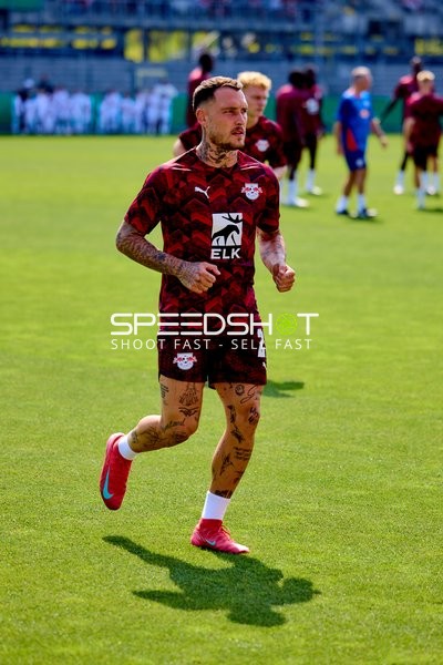RB Leipzig David Raum (22; RB Leipzig) beim Aufwärmen