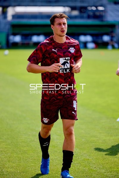 RB Leipzig Willi Orbán (4; RB Leipzig) im Aufwärmtrikot