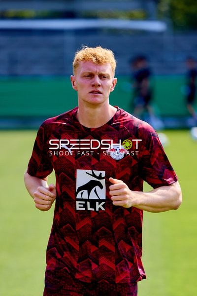 RB Leipzig Nicolas Seiwald (13; RB Leipzig) beim Aufwärmen