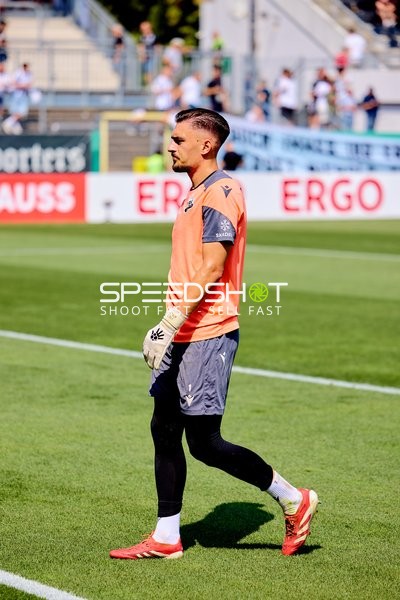 Torwart Arthur Lyska (1; SV Sandhausen) im Fokus