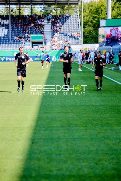 Offizielle auf dem Spielfeld