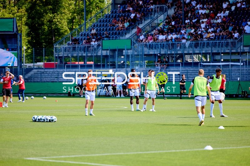 Team Sandhausen beim Aufwärmen