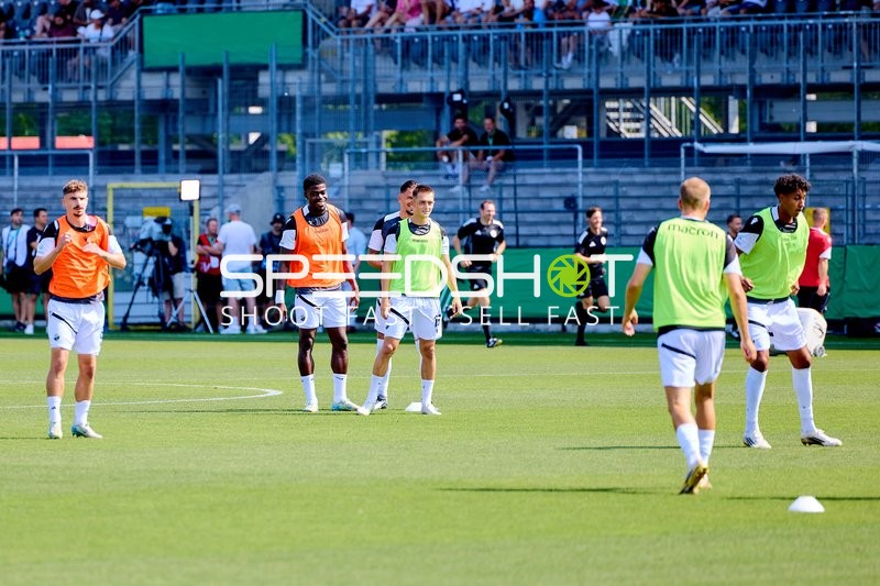 Team Sandhausen beim Aufwärmen