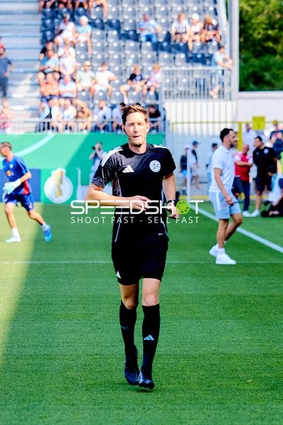 Schiedsrichter auf dem Spielfeld