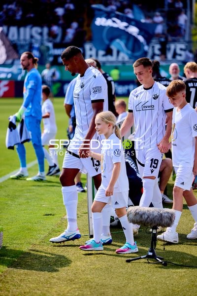 Teamaufstellung mit Denis Pfaffenrot (19; SV Sandhausen) und Yannick Osee (13; SV Sandhausen)