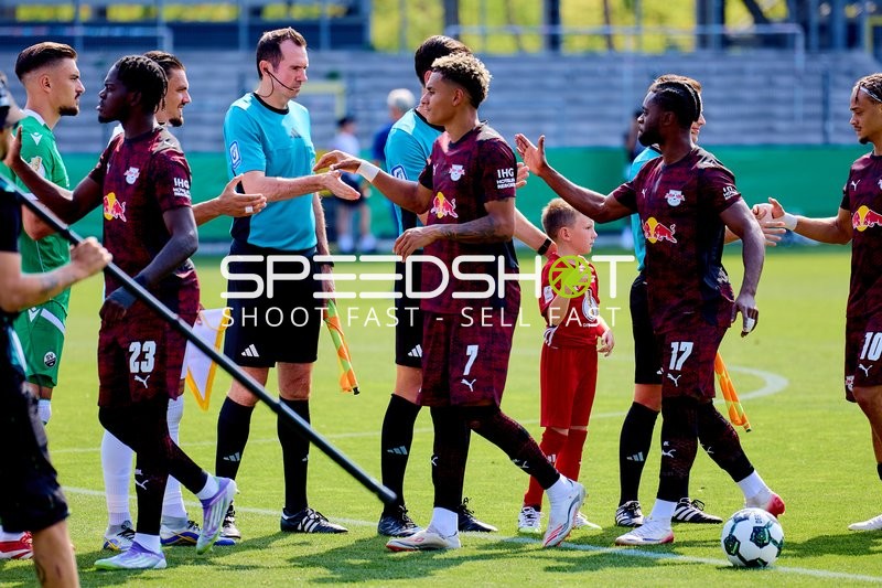 Handshake vor dem Anpfiff