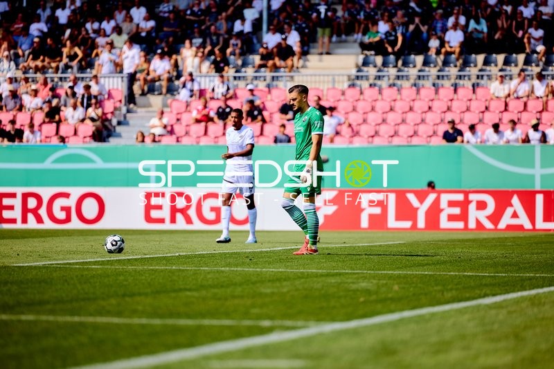 Torwart Arthur Lyska (1; SV Sandhausen) in Aktion