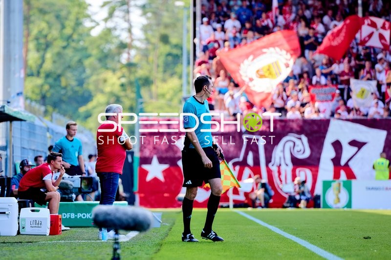 Offizielle an der Seitenlinie