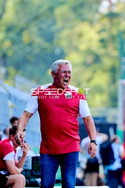 Trainer Olaf Janssen (Chef-Trainer; SV Sandhausen) an der Seitenlinie