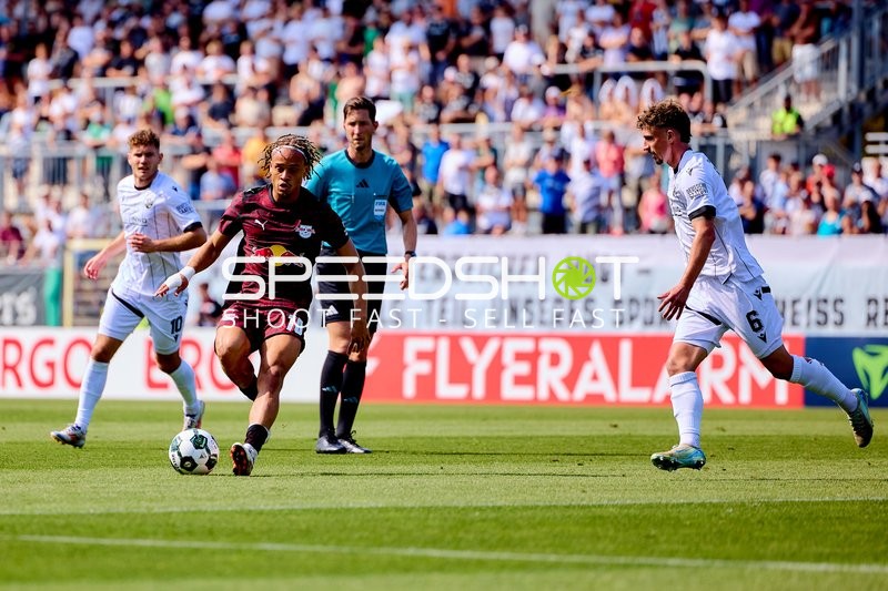 Duell um den Ball im Pokal