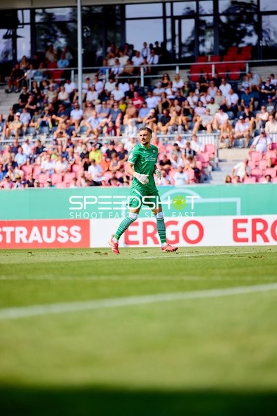 Torwart Arthur Lyska (1; SV Sandhausen) in Aktion