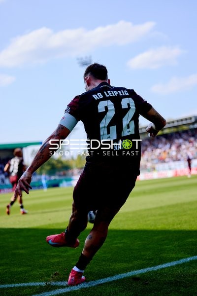 Ball-Aktion von David Raum (22; RB Leipzig)