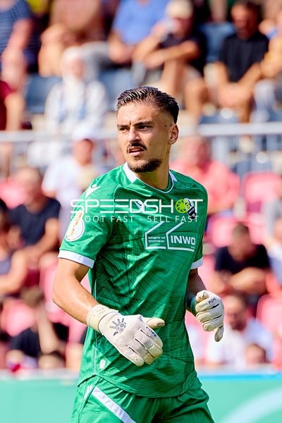 Torwart Arthur Lyska (1; SV Sandhausen) in Aktion