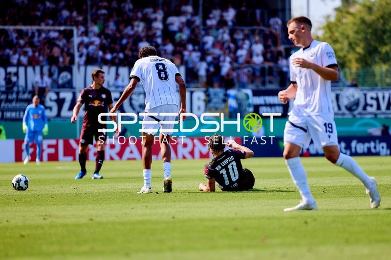 Schmerzen nach Zweikampf auf dem Feld