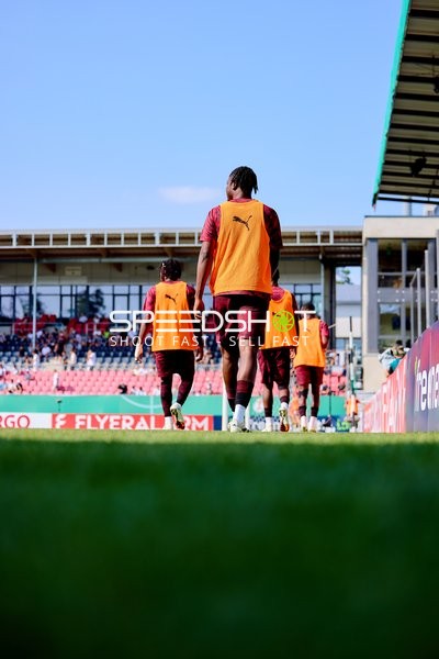 RB Leipzig Spieler beim Aufwärmen