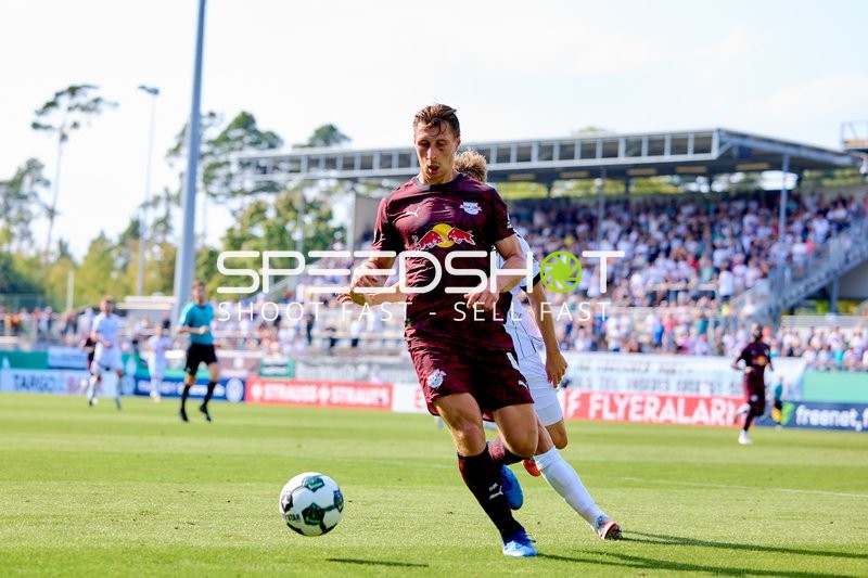 Abwehrspieler Willi Orbán (4; RB Leipzig) in Aktion