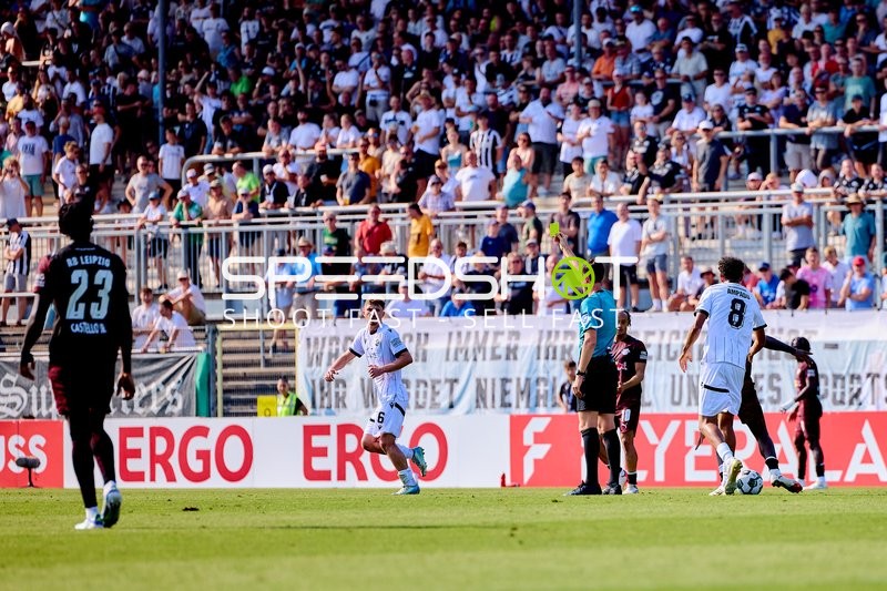 Gelbe Karte für Niklas Tarnat (6; SV Sandhausen)