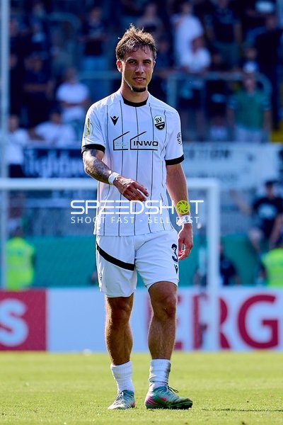 Sandhausen Louis Kolbe (3; SV Sandhausen) auf dem Feld