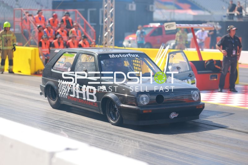 VW Golf GTI an der Startlinie