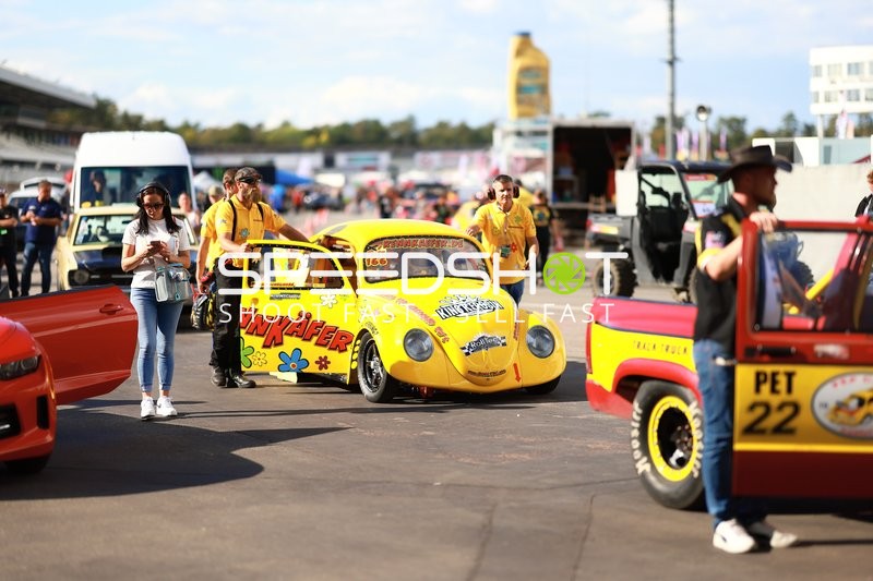 Rennkäfer in der Boxengasse