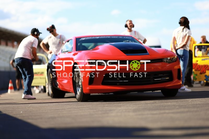 Rennwagen in der Boxengasse