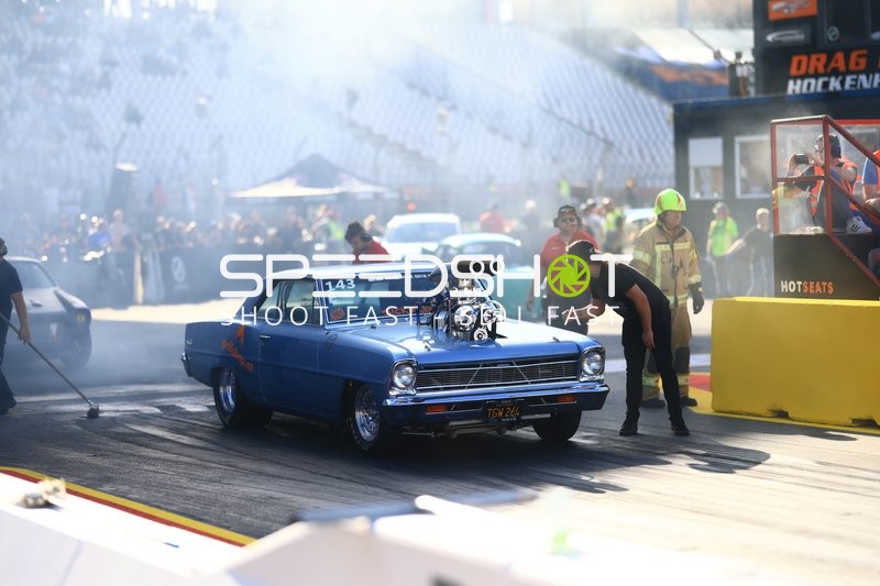 Drag Racing Wagen am Start