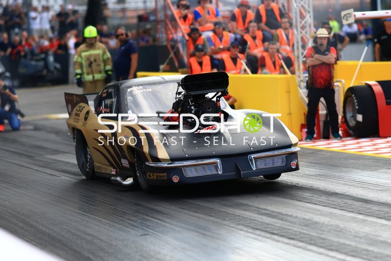 Drag Racing Fahrzeug auf der Quartermile