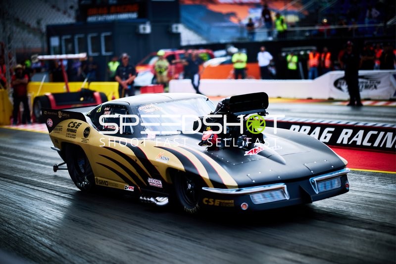 Drag Racing Fahrzeug auf der Quartermile