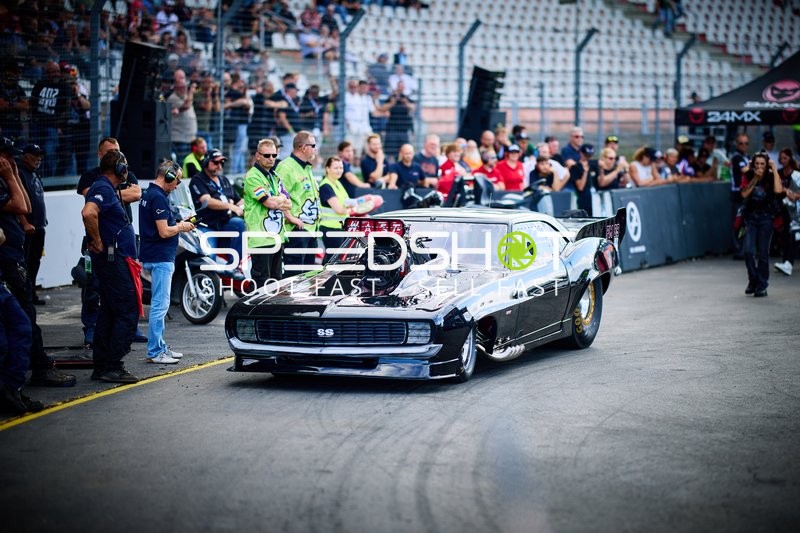 Drag Racing Pro Mod Rennwagen in Boxengasse