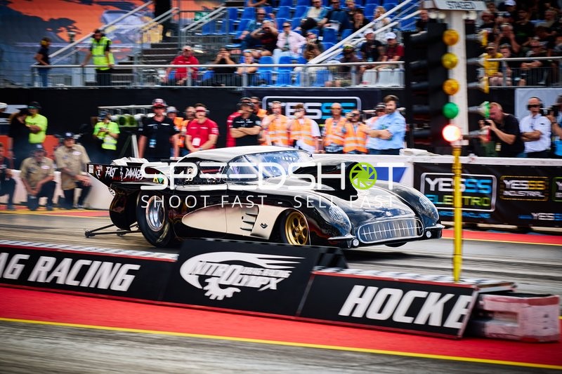 Drag Racing Fahrzeug am Start