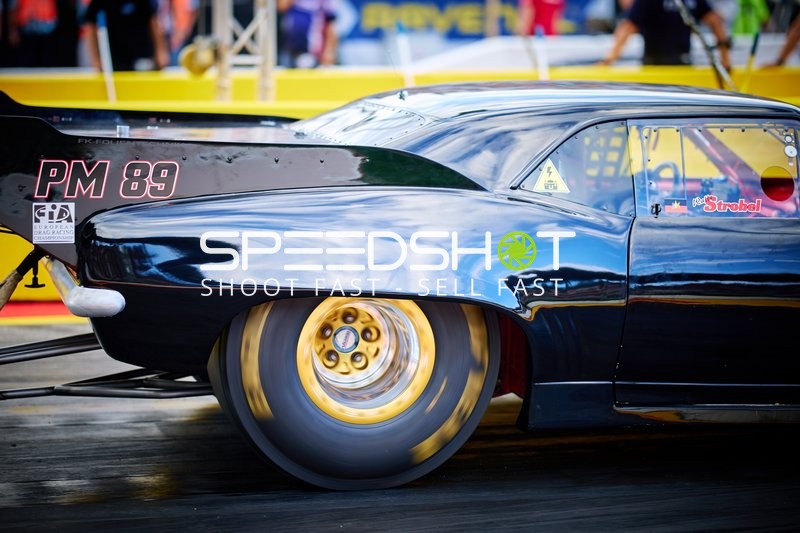 Pro Modified Dragster auf der Viertelmeile