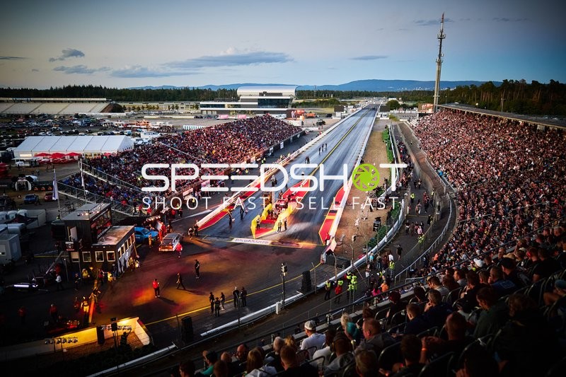 Volle Tribünen beim Drag Racing