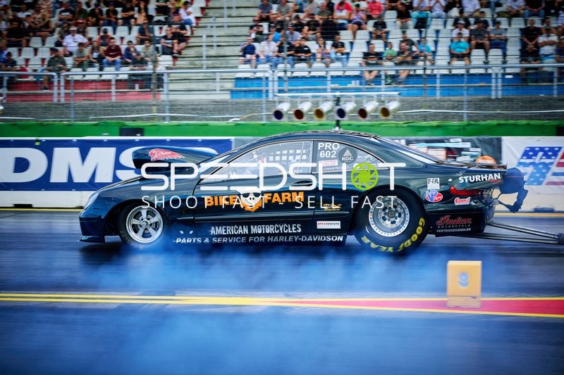 Pro Modified Dragster auf der Viertelmeile