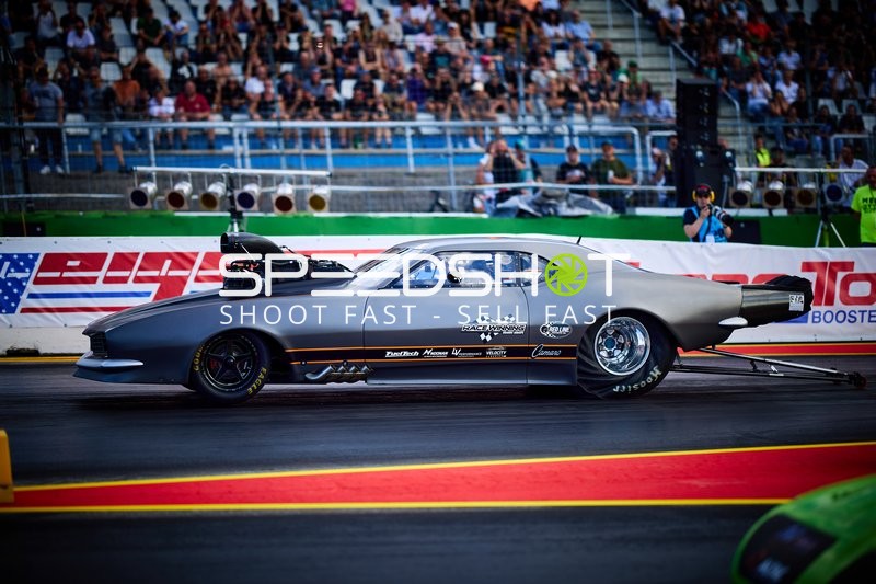 Drag Racing Fahrzeug am Start