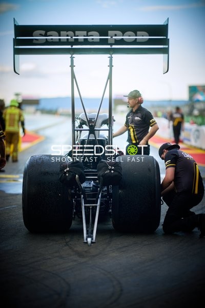Dragster in der Boxengasse