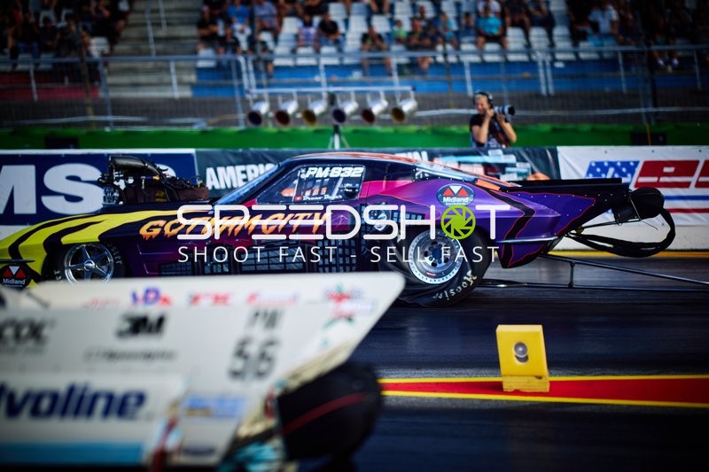 Drag Racing Fahrzeug am Start